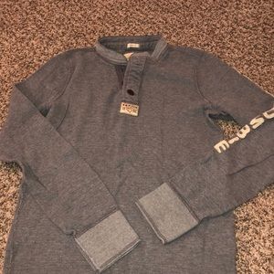 Long sleeve grey muscle shirt. Size medium.